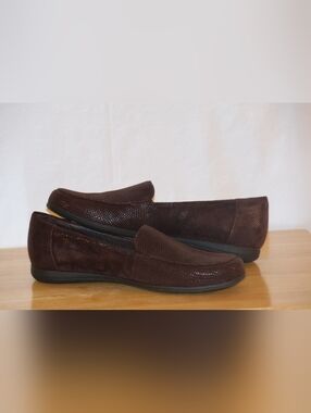 Trotters Dark Brown Deanna Slip-On Mini Dots Loafers. Size 11N.